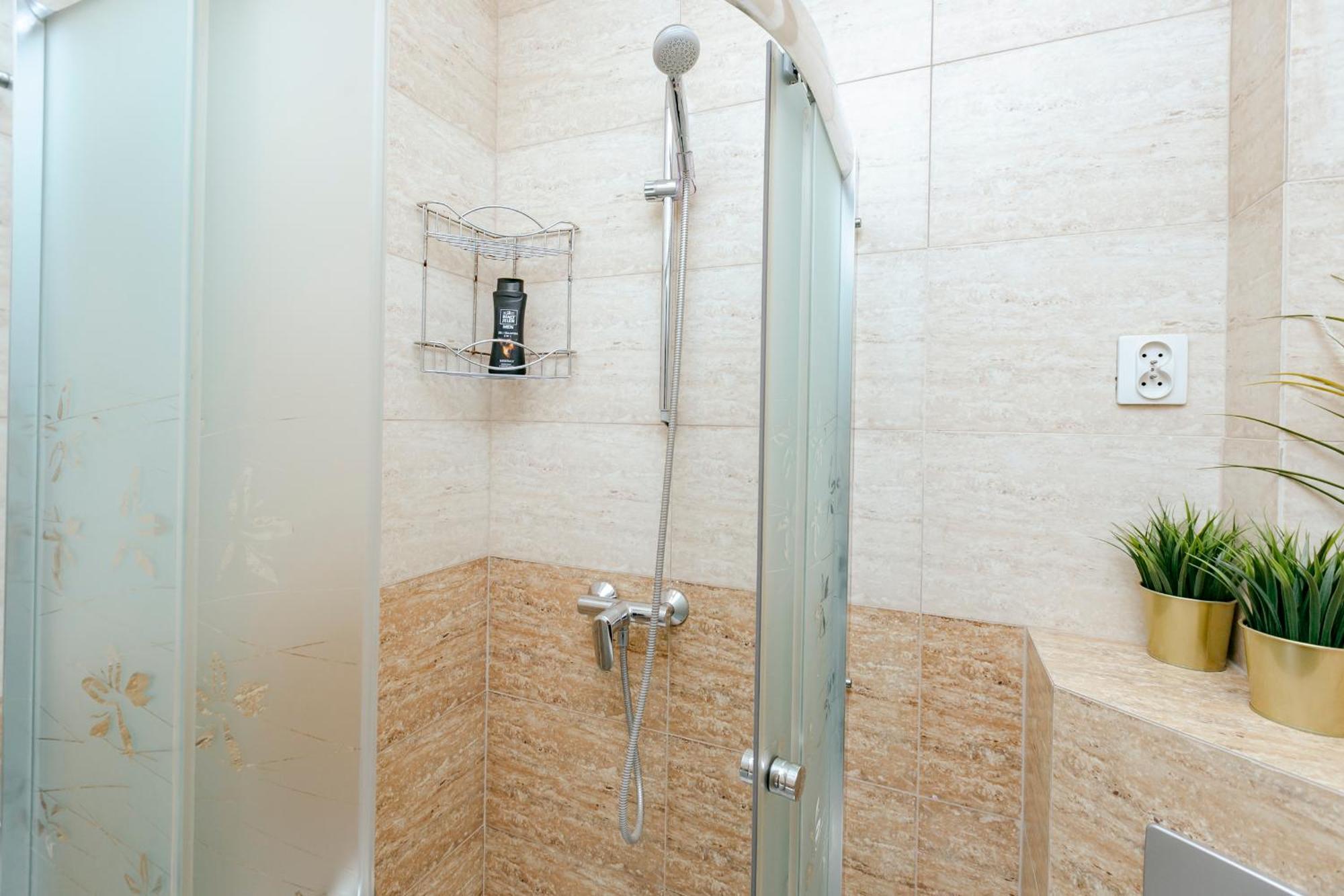 Plac Konstytucji 6 Orange - Apartament Dla 4 Osob - Bezplatny Parking - Free Parking - Piekny Widok Na Panorame Warszawy Варшава Экстерьер фото